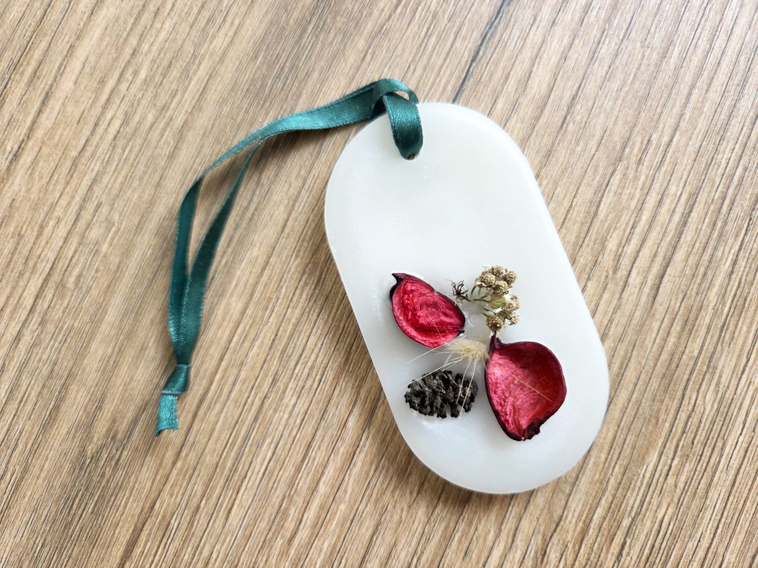 14343 Voňavá dekorácia na zavesenie Ruby Whisper – Obrázok 2